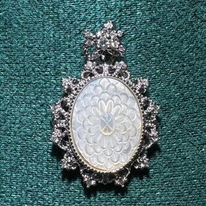 Elegant Mother of Pearl Floral Pendant with CZ – No Chain